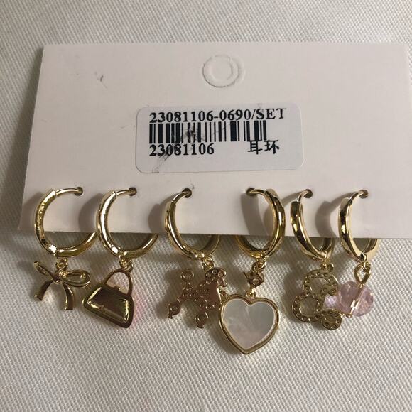 14k Gold Plated collection of 6 Barbie Earrings - Picture 6 of 6